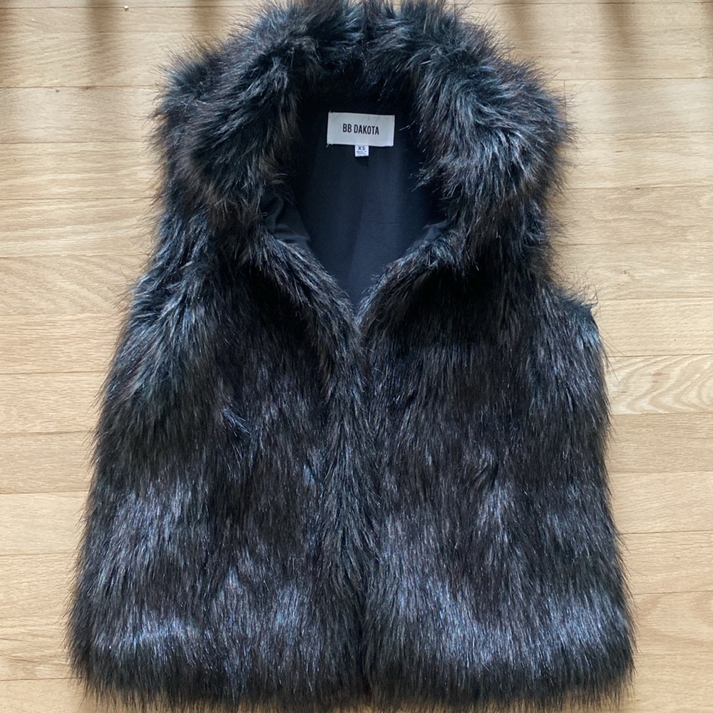 BB Dakota Black Faux Fur Vest